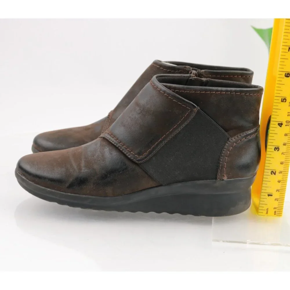 Clarks‎ Womens Caddell Rush Boots Size 7.5 Brown Leather Low Wedge Comfy Booties